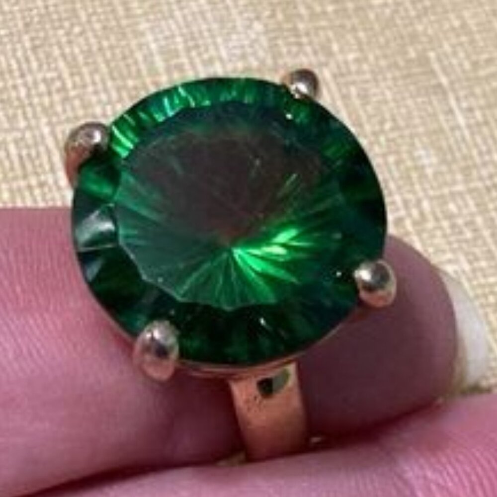 Large Round Green Faceted Stone Gold Plated Solitaire Ring Heart Cut-outs sz5.75